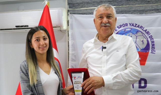 TSYD’den İHA muhabiri Elif Ayşenur Bay’a ödül!