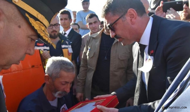 Vali, şehit babasını teselli etti: 'Devletimiz intikamını aldı'