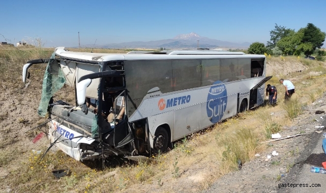 Yolcu otobüsü yoldan çıktı: 1'i ağır 17 yaralı!