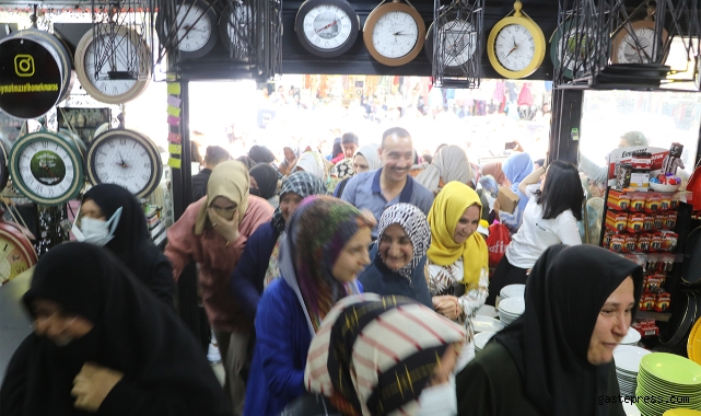 Züccaciye mağazasının açılışında izdiham!