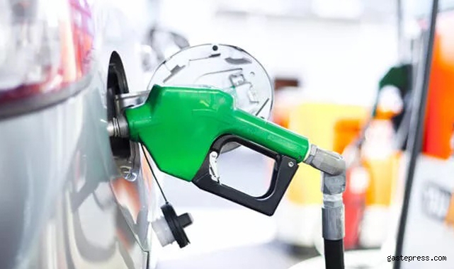 Araç sahipleri dikkat! Benzine indirim, motorine zam var! 
