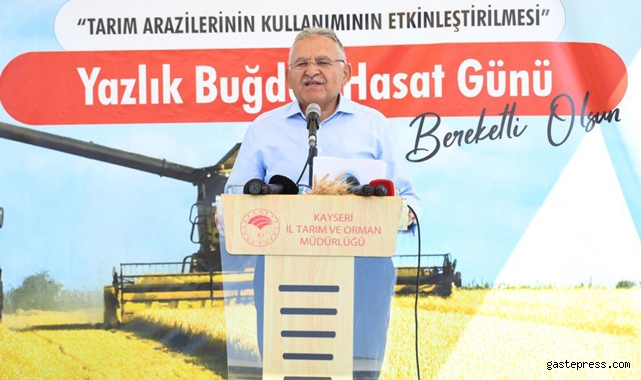 Başkan Büyükkılıç ile Vali Çiçek, Biçerdöver Kullanarak Buğday Hasadı Yaptı!
