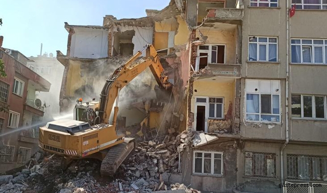 Başkan Büyükkılıç: "Sahabiye'de Hem Uzlaşma Devam Ediyor Hem de Metruk Binalar Yıkılıyor"