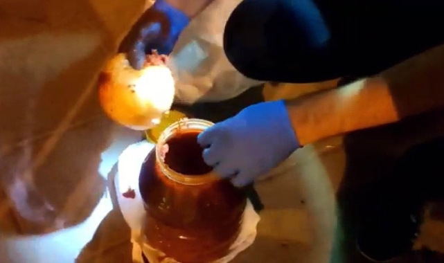 Bidonun içindeki salça içine zulalanmış uyuşturucu madde bulundu!
