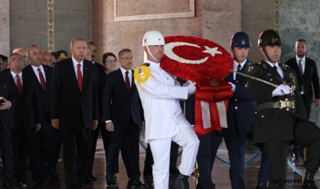 Cumhurbaşkanı Erdoğan, Anıtkabir’de düzenlenen törene katıldı!
