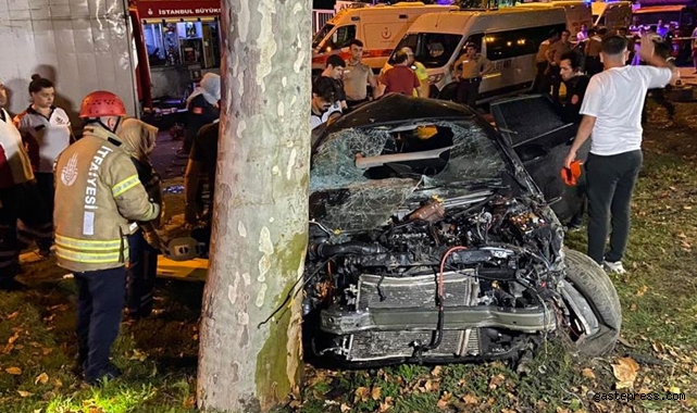 Esenler'de feci kaza bariyerleri aştı ağaca çarptı 5 ölü, 1 ağır yaralı!