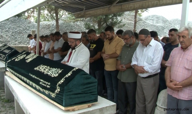 Feci kaza öncesi İHA muhabirlerinin yardım etmeye çalıştığı baba ve oğlu toprağa verildi!