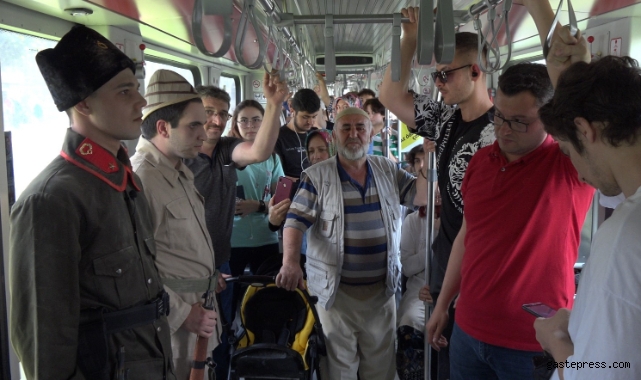 Genç KAYMEK’ten tramvayda Zafer Bayramı’na özel farkındalık etkinliği!