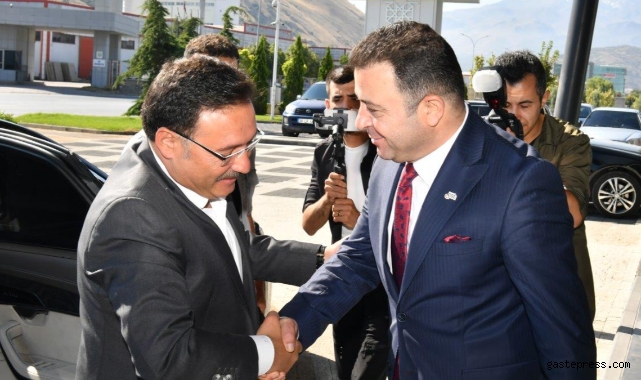 Kayseri Valisi Gökmen Çiçek, Kayseri OSB Başkanı Yalçın ve Yönetim Kurulu Üyelerini ziyaret etti!