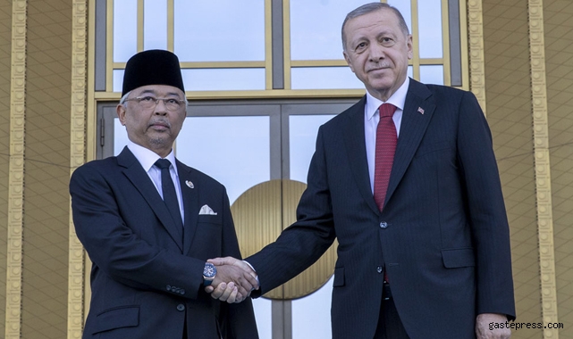 Malezya Kralı Ankara’da! Erdoğan resmi törenle karşıladı!