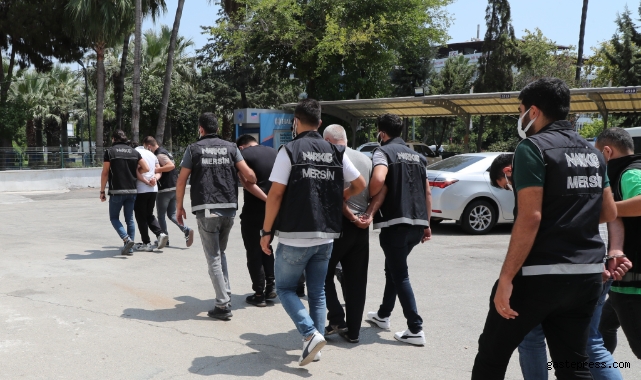 Mersin'deki 2 milyon uyuşturucu hap operasyonunun zanlıları adliyeye sevk edildi!