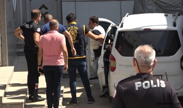 Sokak ortasında bıçaklanan yaşlı adam hayatını kaybetti!