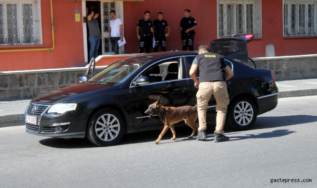 Şüpheli otomobil polisi alarma geçildi