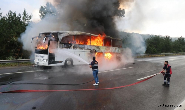 TEM'de yolcu otobüsü alev alev yandı!