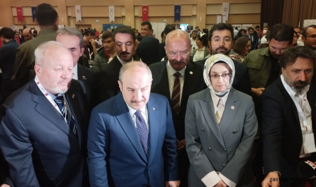 Bakan Varank: 'Şu ortamı görseler yakaladığımız başarıda şaşılacak bir durum olmadığını anlayabilirler'