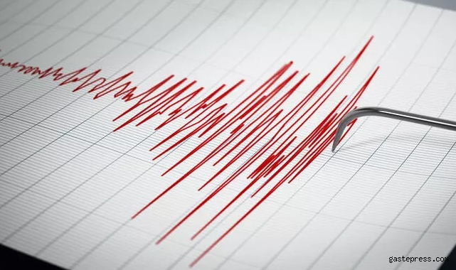 Çok fena sallandı! 7,6 büyüklüğünde deprem oldu!