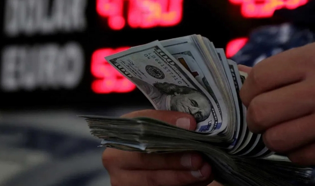 Dolar tüm zamanların rekorunu kırdı! Gram altında düşüş sürüyor!