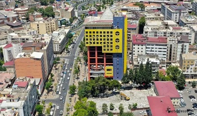 Dünyanın en saçma binası tarih oldu! 
