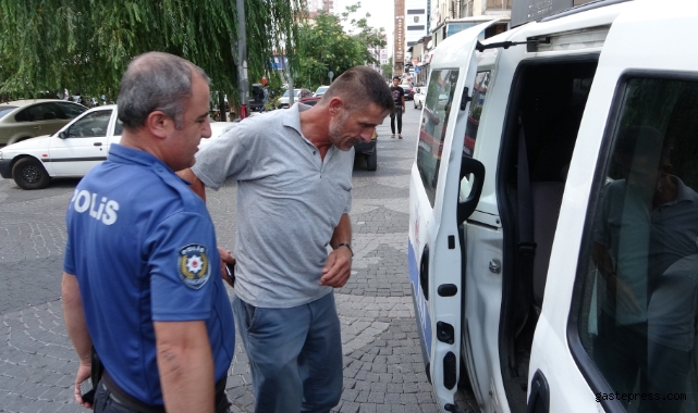 Günün kahramanı: Canı pahasına şiddet gören kadını kurtardı!
