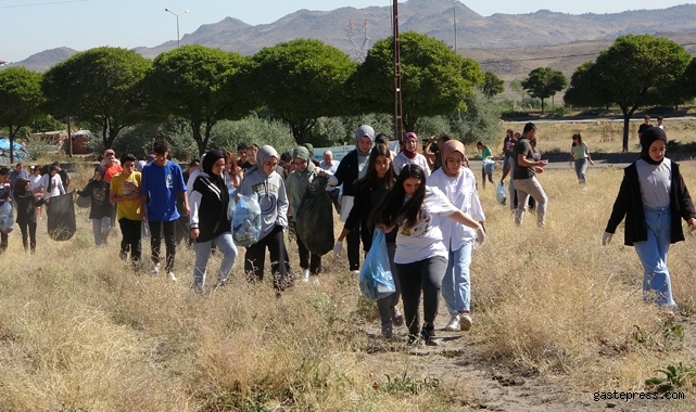 İncesu’nun çöplerini çocuklar topladı!