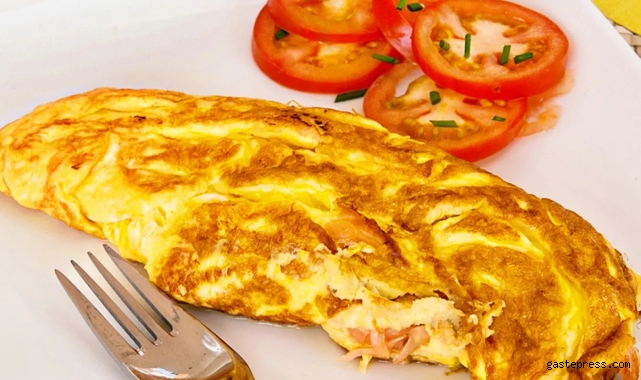 Kahvaltıda farklı bir lezzet arayanlar için mükemmel bir tarif: Kabartma tozlu omlet!