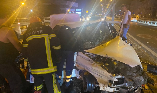 Kayseri'de feci kaza: Sıkıştığı araçtan güçlükle çıkarıldı!