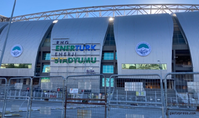 Kayseri Kadir Has Stadyumu'nun yeni ismi dış cepheye asıldı!