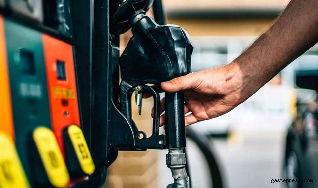 Araç sahiplerine kötü haber! Benzine 71 kuruş zam geliyor!
