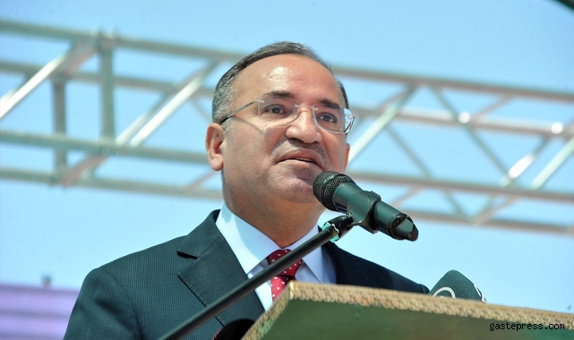 Bakan Bozdağ: '(Başörtüsü) Çalışmalarımızı Cumhurbaşkanımıza arz etmeyi planlıyoruz'
