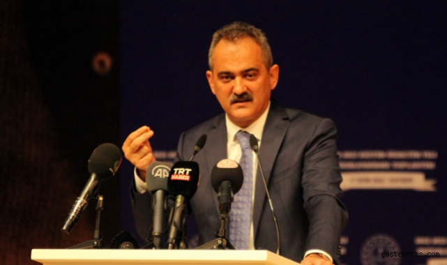Bakan Özer: "Eğer okulları kapalı tutsaydık en önemli fırsat penceremiz olan gençlerimizi kaybedecektik"