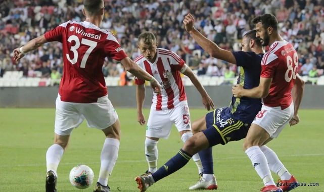Başakşehir Avrupa'da namağlup devam ediyor! Sivasspor 90+4'te yıkıldı!