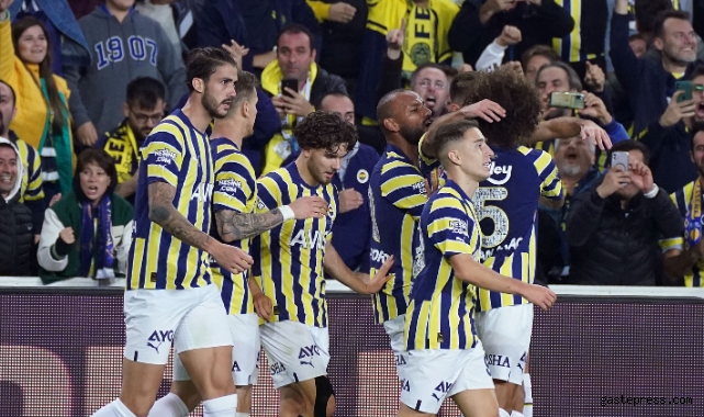 Başakşehir'i deviren Fenerbahçe liderliğe yükseldi!