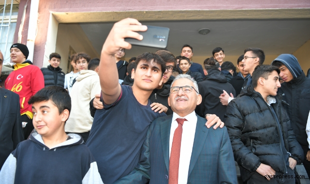 Başkan Büyükkılıç, Kariyer Günleri’nde öğrencilerle buluştu!