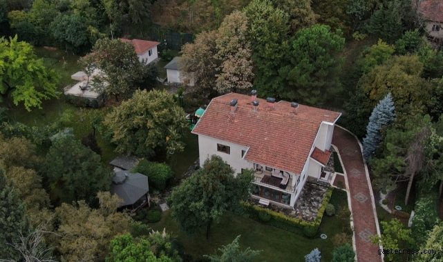 Belediye Başkanı konutunu yıkıp halka açıyor!