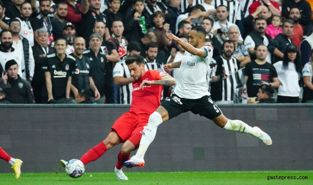 Beşiktaş sahasında gol olup yağdı!