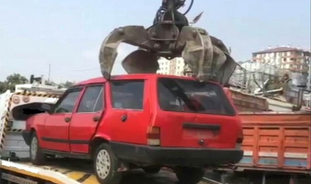 Çekici ile çaldıkları otomobili parçalayan şüpheliler yakalandı!