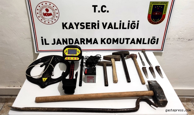 Dedektör ile arama yapan şahıslar suçüstü yakalandı!