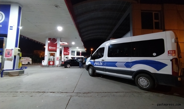 Kar maskeli kişiler akaryakıt istasyonuna silahlı saldırı düzenledi: 2 yaralı!