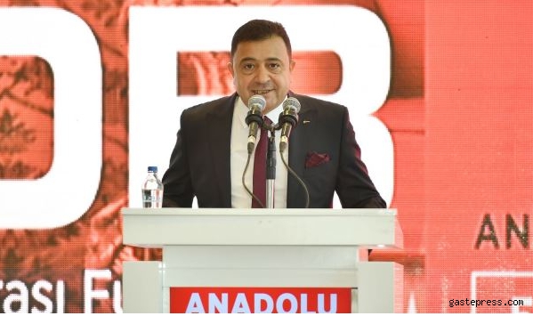 Kayseri OSB Başkanı Mehmet Yalçın ve Yönetimi Anadolu Mobilya Fuarı Açılışına Katıldı!