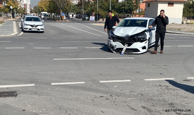 Kazada savrulan otomobil çocuklara çarptı: 2 yaralı