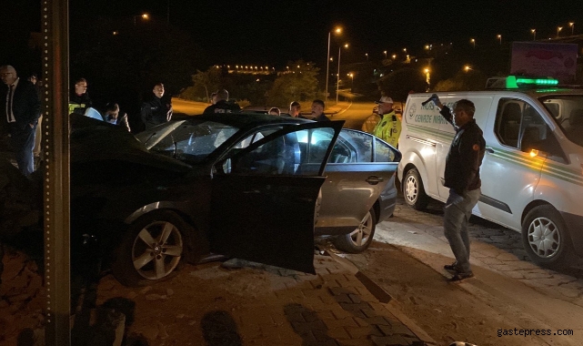 Otomobil istinat duvarına çarptı: 1 ölü, 3 yaralı!