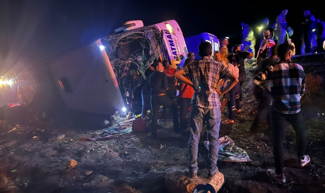 Şanlıurfa'da yolcu otobüsü devrildi: Yaralılar var!
