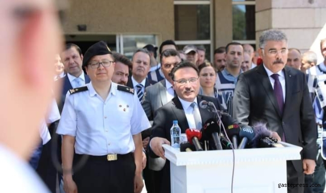 Vali Çiçek: "Gençlerimizi zehirlemek isteyen alçaklara göz açtırmayacağız"