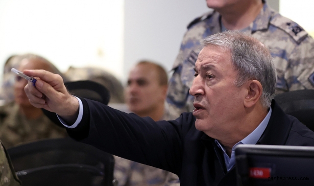 Bakan Akar, 'Pençe-Kılıç Hava Harekatı'nı Hava Kuvvetleri Harekat Merkezinden sevk ve idare etti!
