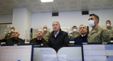 Bakan Akar ve TSK komuta kademesi, Kara Kuvvetleri Harekat Merkezi'nde!