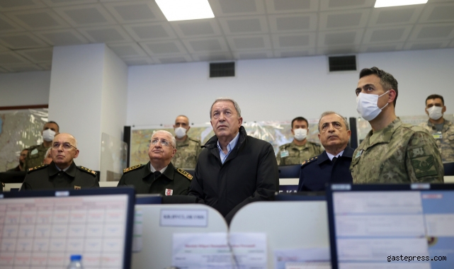 Bakan Akar ve TSK komuta kademesi, Kara Kuvvetleri Harekat Merkezi'nde!