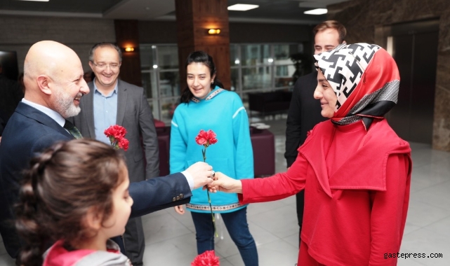 Başkan Çolakbayrakdar'dan Öğretmenlere Anlamlı ziyaret!