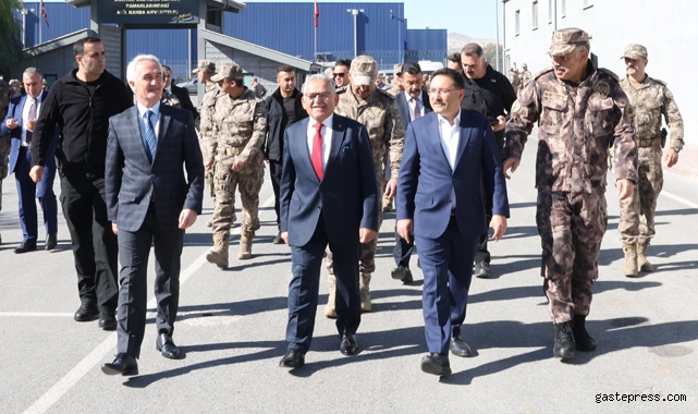 Büyükkılıç ve Çiçek PÖH timlerini Suriye'ye dualarla uğurladı!