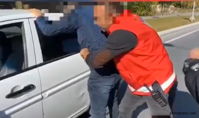 Ekipler şüphelendikleri aracı takip etti, uyuşturucu madde ele geçirdi!