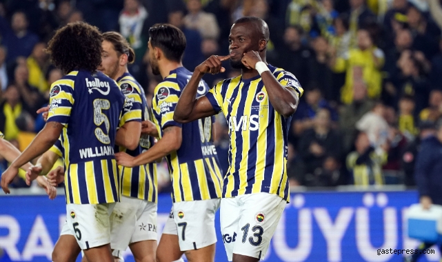 Fenerbahçe 10 kişiyle 3 puana uzandı!